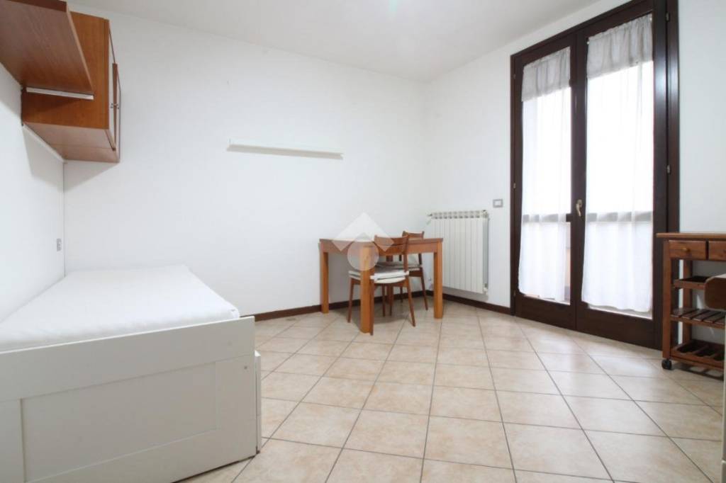 appartamento in vendita a Pavia in zona Vallone