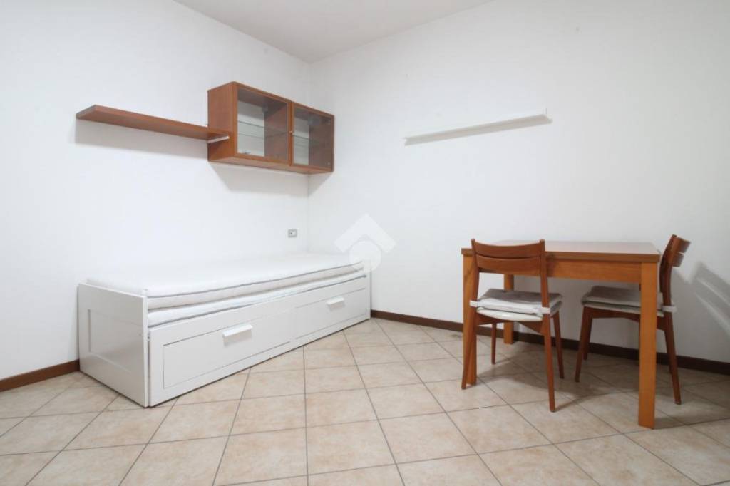 appartamento in vendita a Pavia in zona Vallone