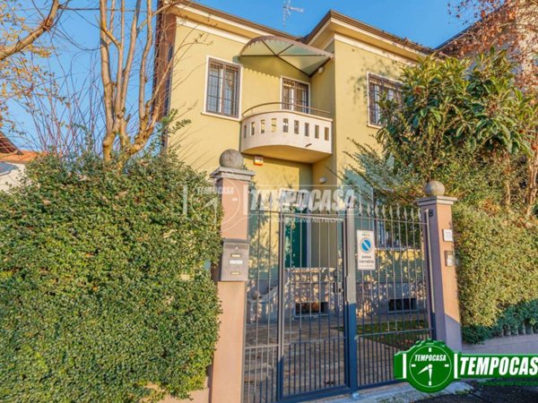 casa indipendente in vendita a Pavia in zona Pompieri