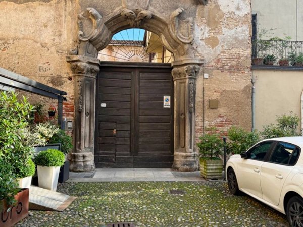 appartamento in vendita a Pavia in zona Centro Città