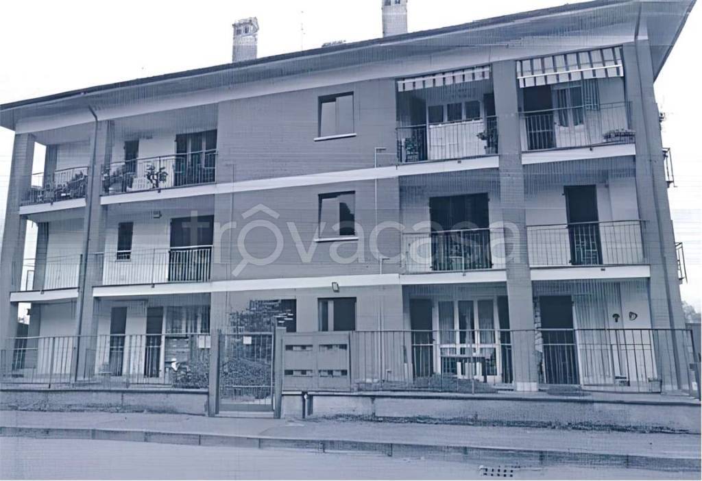 appartamento in vendita a Pavia in zona Pompieri