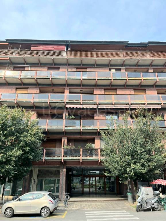 ufficio in vendita a Pavia in zona Stazione