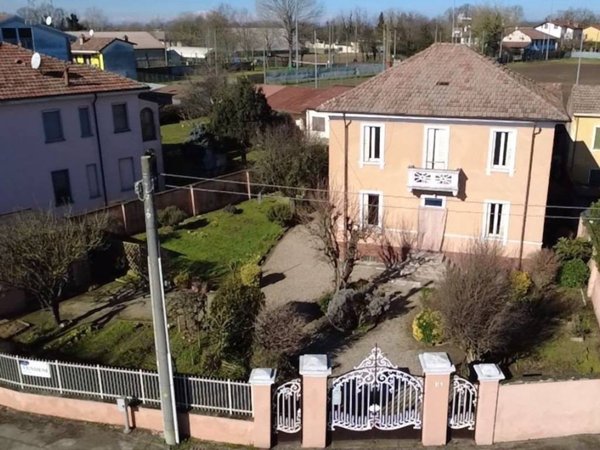 casa indipendente in vendita a Pavia in zona Mirabello