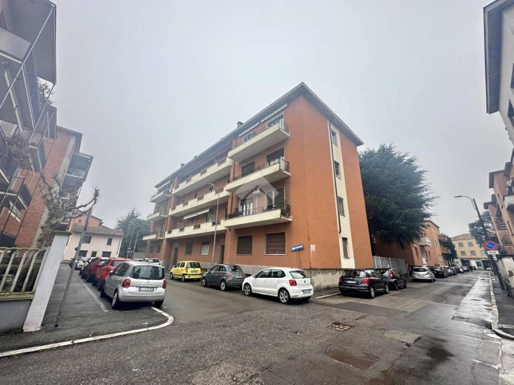 appartamento in vendita a Pavia in zona Città Giardino