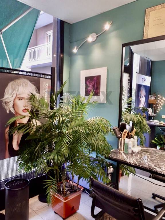 negozio in vendita a Pavia in zona Stazione