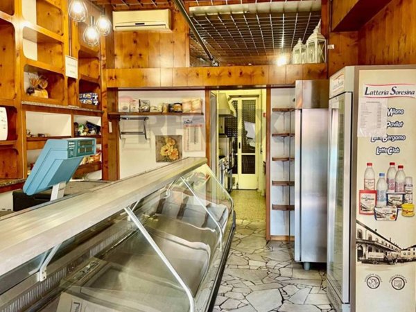 negozio in vendita a Pavia in zona Centro Città