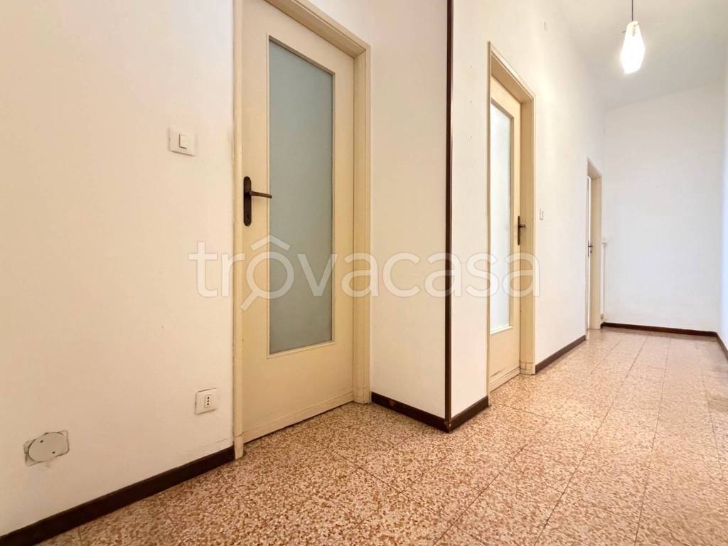 appartamento in vendita a Pavia in zona Borgo Ticino