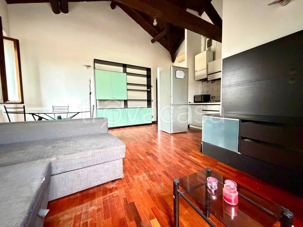 appartamento in vendita a Pavia in zona Casa sul Fiume