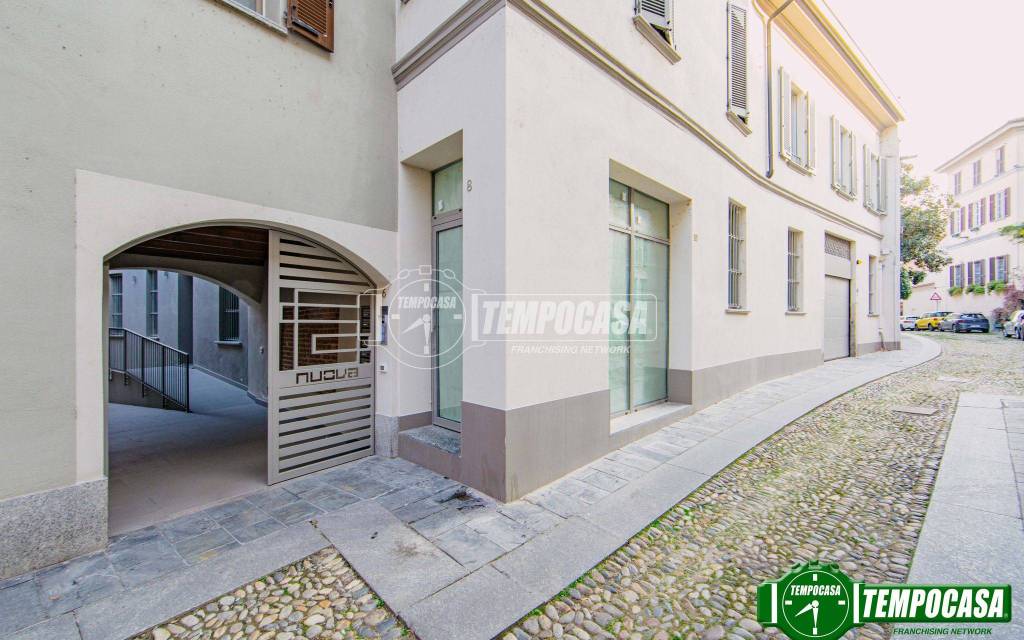negozio in vendita a Pavia in zona Centro Città
