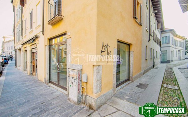 negozio in vendita a Pavia in zona Centro Città