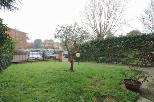 casa indipendente in vendita a Pavia in zona Vallone