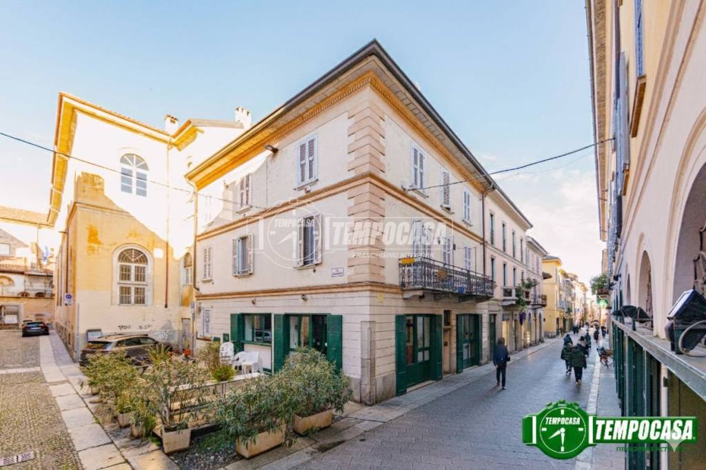 appartamento in vendita a Pavia in zona Centro Città