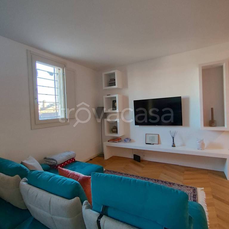 appartamento in vendita a Pavia in zona Centro Città