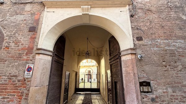 appartamento in vendita a Pavia in zona Centro Città
