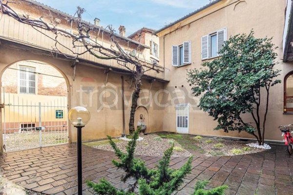 appartamento in vendita a Pavia in zona Centro Città