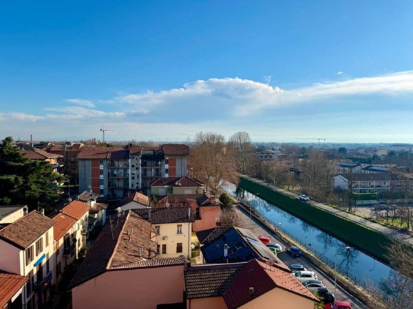 appartamento in vendita a Pavia in zona Pompieri