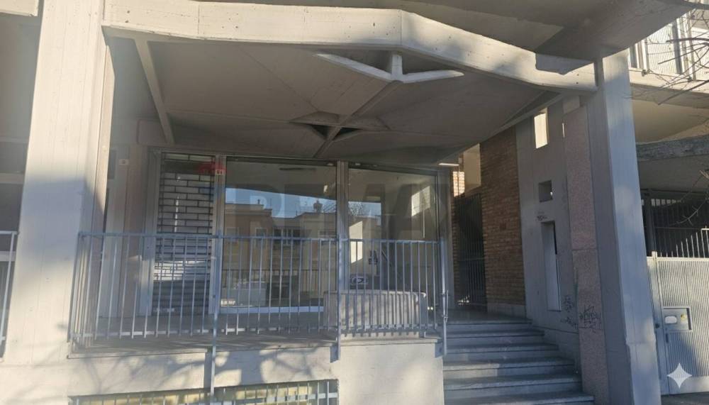 negozio in vendita a Pavia in zona Viale Della Libertà