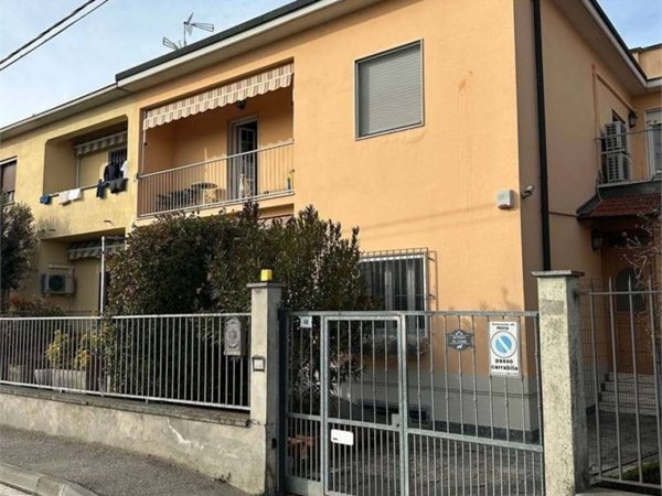 casa indipendente in vendita a Pavia in zona Mirabello