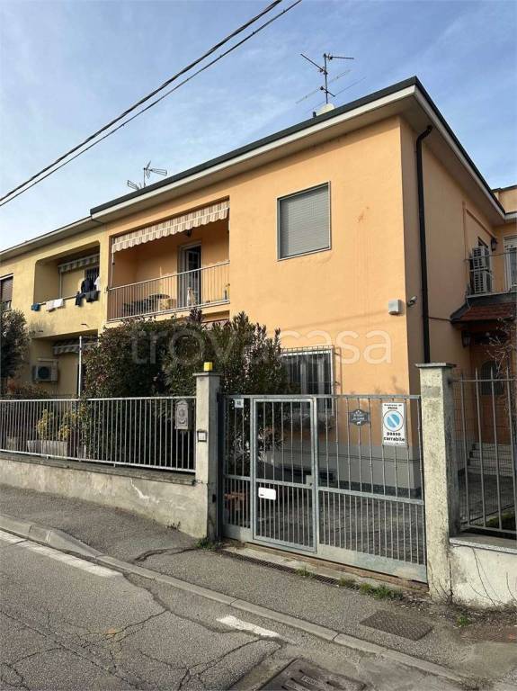 casa indipendente in vendita a Pavia in zona Mirabello