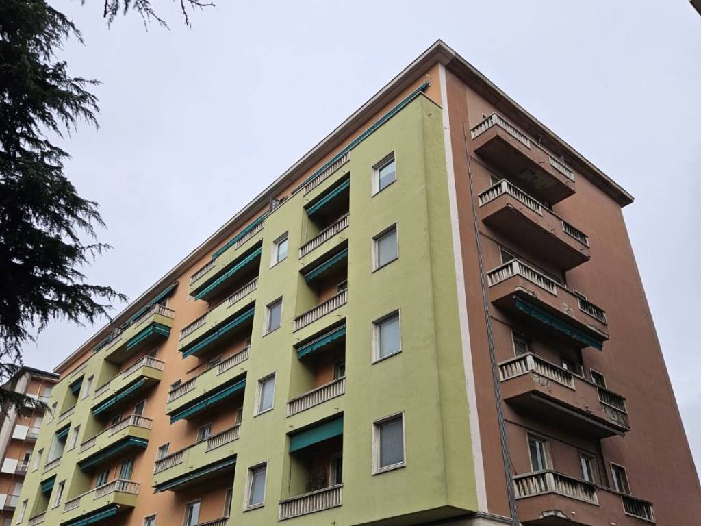 appartamento in vendita a Pavia in zona Viale Della Libertà