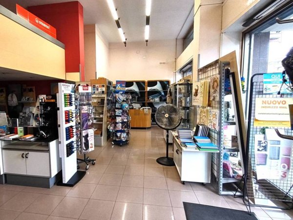 negozio in vendita a Pavia in zona Stazione