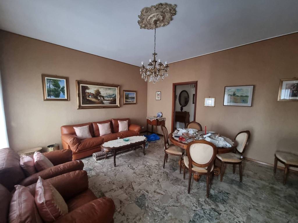 appartamento in vendita a Pavia in zona Pompieri