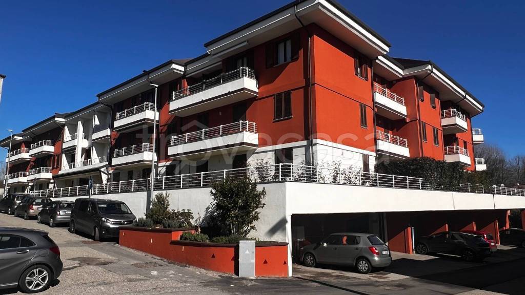 appartamento in vendita a Pavia in zona Pompieri