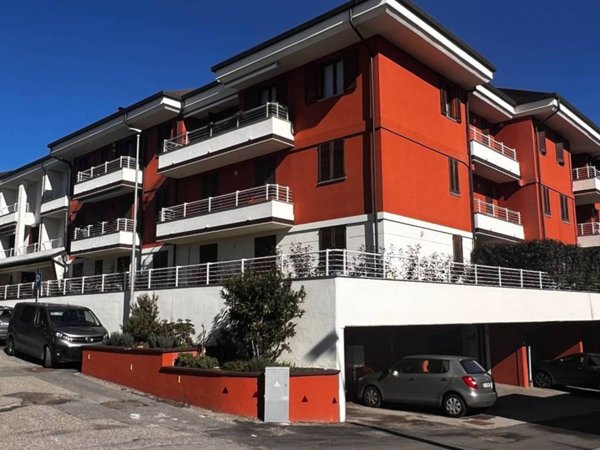 appartamento in vendita a Pavia in zona Vallone