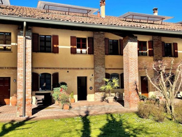 casa indipendente in vendita a Pavia in zona Centro Città