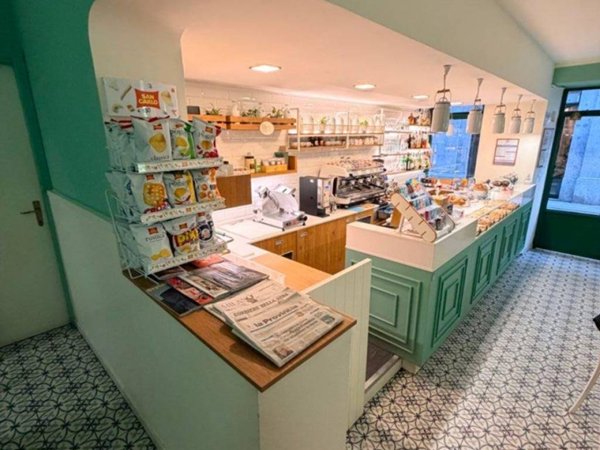 negozio in vendita a Pavia