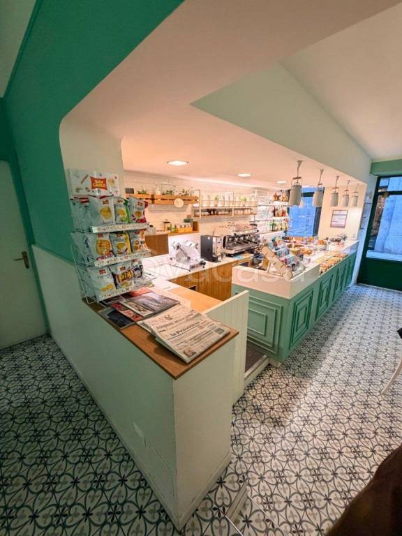 negozio in vendita a Pavia in zona Centro Città