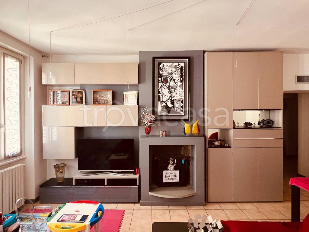 appartamento in vendita a Pavia in zona Centro Città