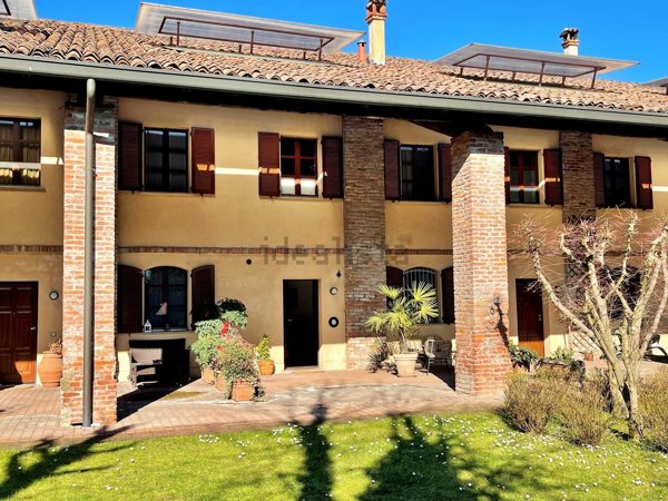 quadrivano in vendita a Pavia in zona Centro Città