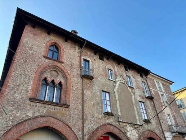 appartamento in vendita a Pavia in zona Centro Città