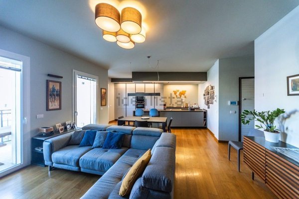 appartamento in vendita a Pavia in zona Pompieri