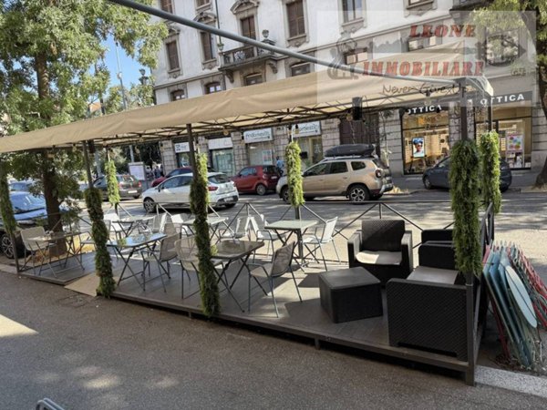 negozio in vendita a Pavia in zona Centro Città