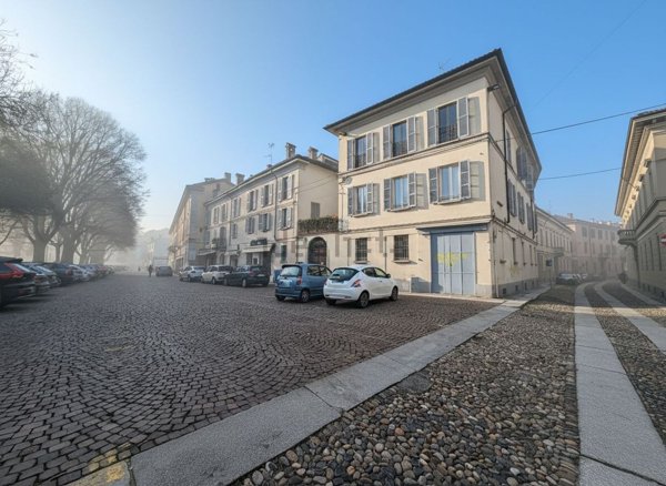appartamento in vendita a Pavia in zona Centro Città