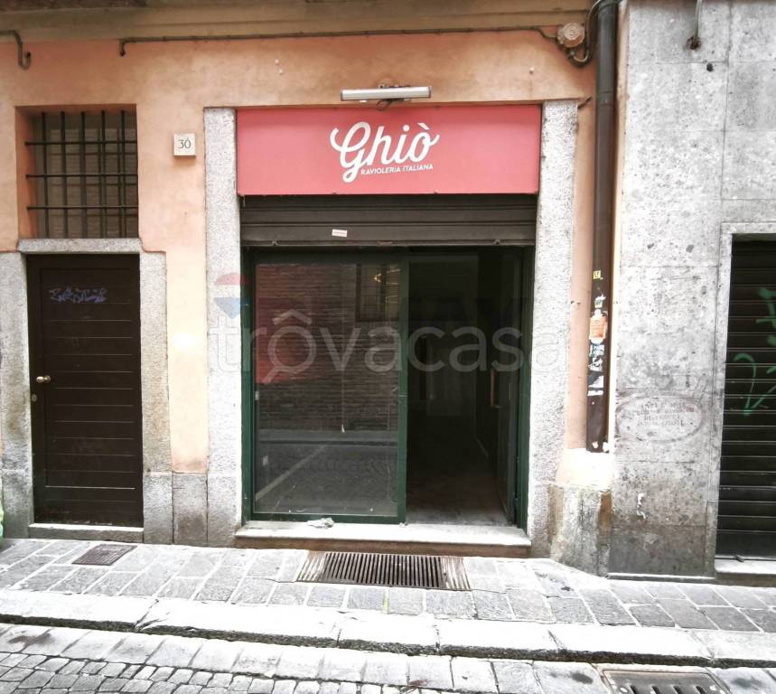 negozio in vendita a Pavia in zona Centro Città