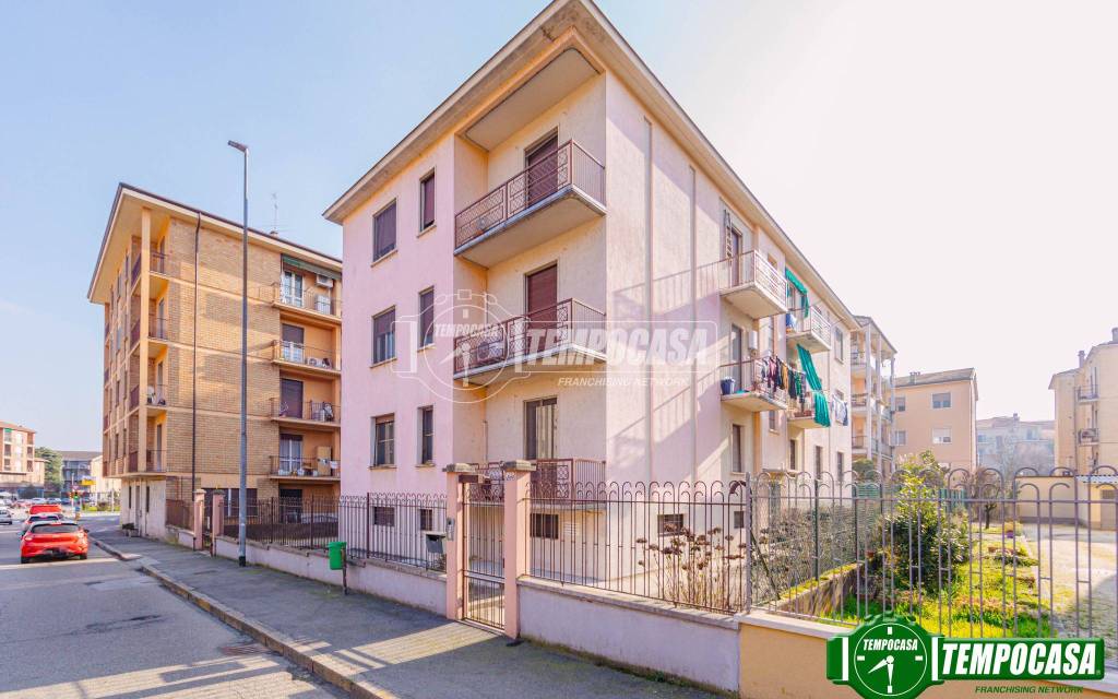 appartamento in vendita a Pavia in zona Città Giardino