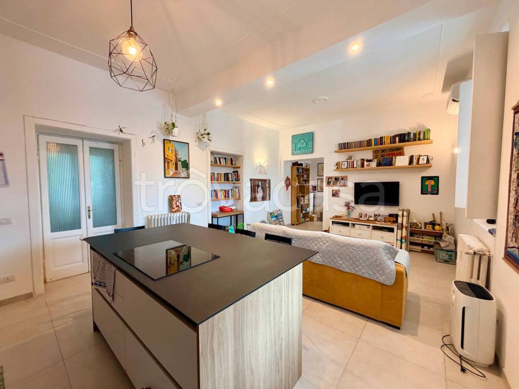 appartamento in vendita a Pavia in zona Centro Città