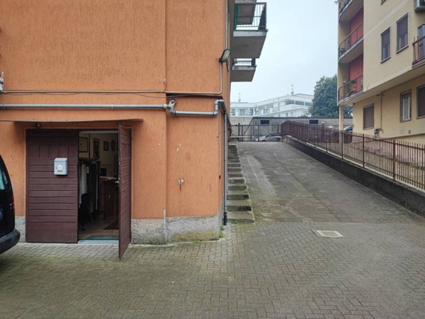 locale di sgombero in vendita a Pavia in zona Pompieri
