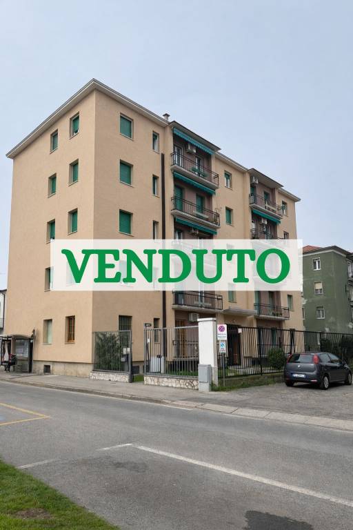 appartamento in vendita a Pavia in zona Pompieri