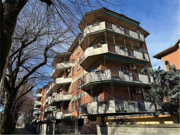appartamento in vendita a Pavia in zona Pompieri