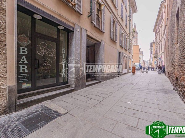 negozio in vendita a Pavia in zona Centro Città