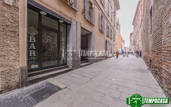 locale commerciale in vendita a Pavia in zona Centro Città