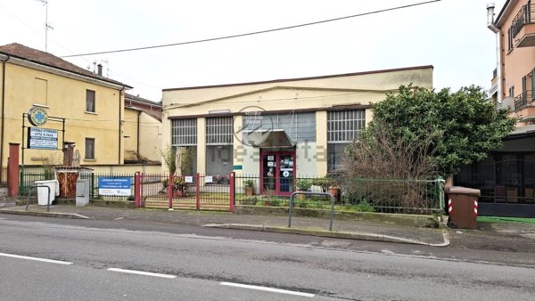 locale commerciale in vendita a Pavia in zona Viale Cremona