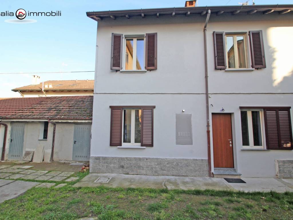 casa indipendente in vendita a Pavia in zona Viale Cremona