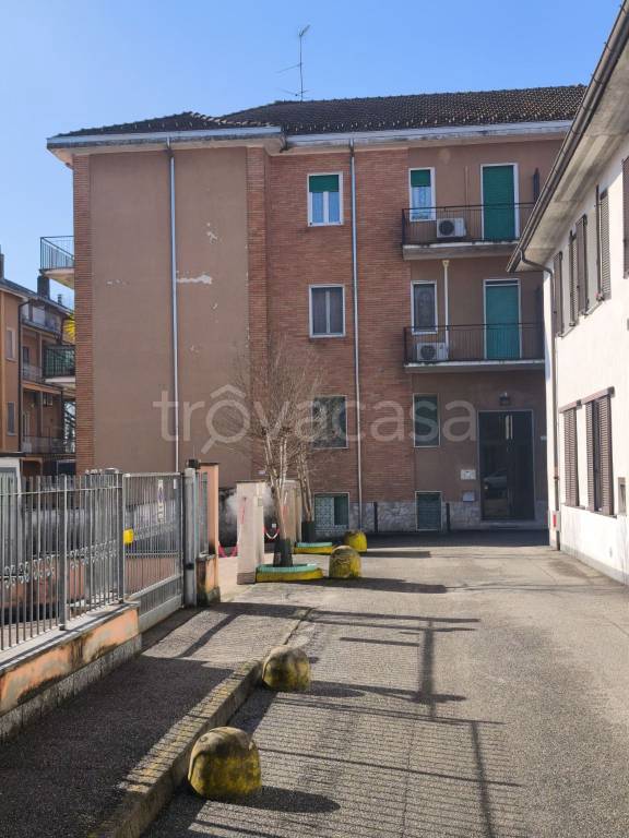 appartamento in vendita a Pavia in zona Casa sul Fiume