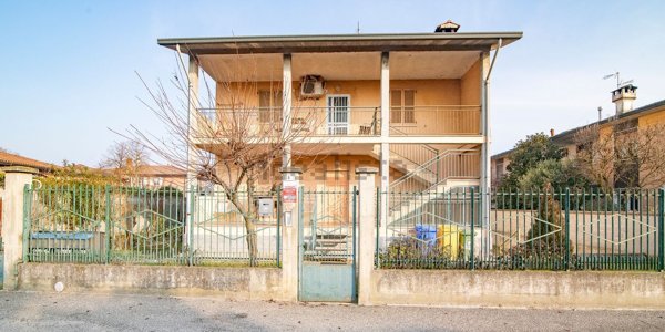 casa indipendente in vendita a Pavia