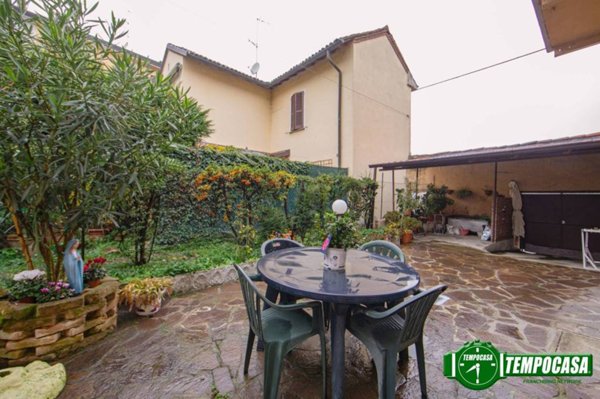 casa indipendente in vendita a Pavia in zona Borgo Ticino